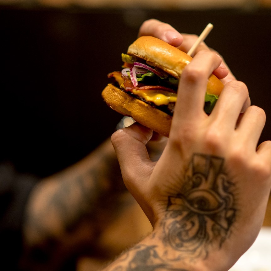 Fat Bull Tap House (Bar e Restaurante)